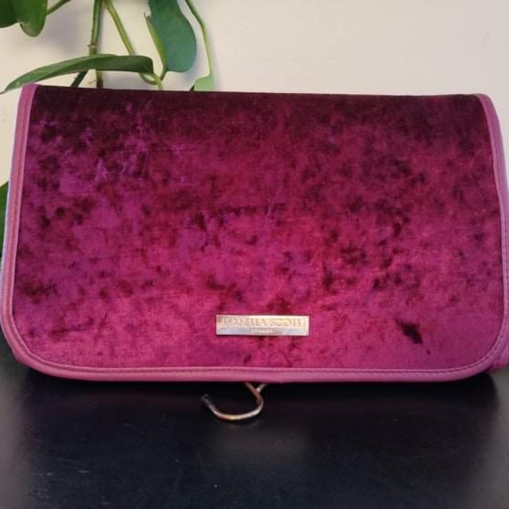 NWOT Isabella Scott hanging toiletries bag